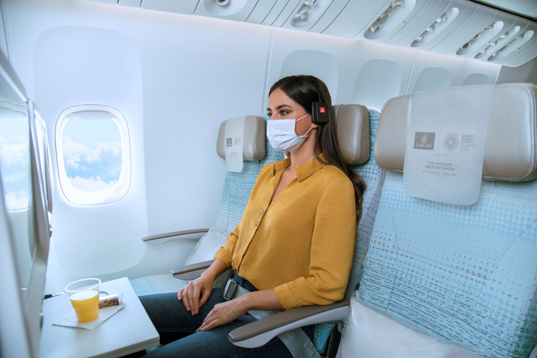 تقدم شركة طيران الإمارات لركابها الدرجة السياحية القدرة على حجز ما يصل إلى ثلاثة مقاعد مجاورة